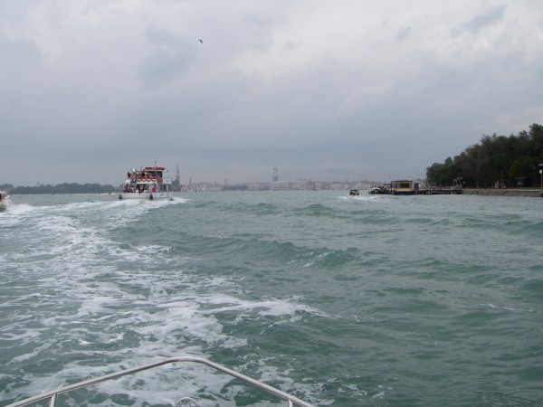 Erster Blick auf die Skyline von Venedig