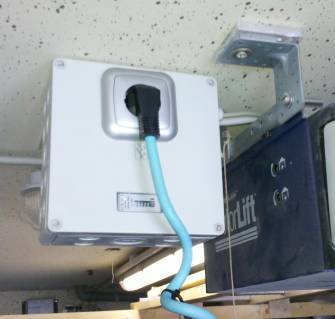 Ladestation an Garagendecke